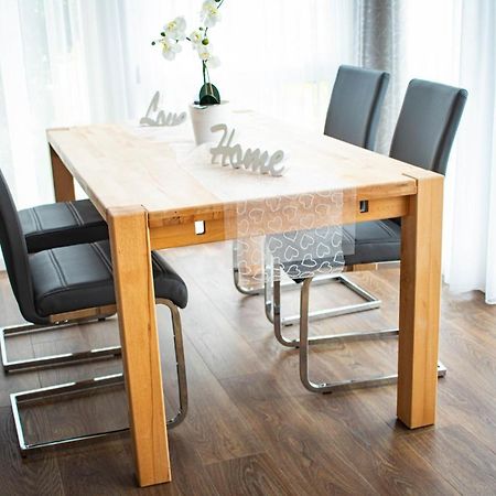 Ebersdorf  Ferienwohnung Am Schlosspark מראה חיצוני תמונה