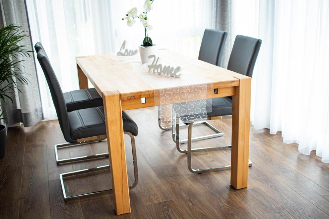 Ebersdorf  Ferienwohnung Am Schlosspark מראה חיצוני תמונה